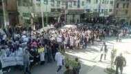 الجزائر – مسيرة حاشدة لطلبة الصيدلة وجراحة الأسنان بتيزي وزو